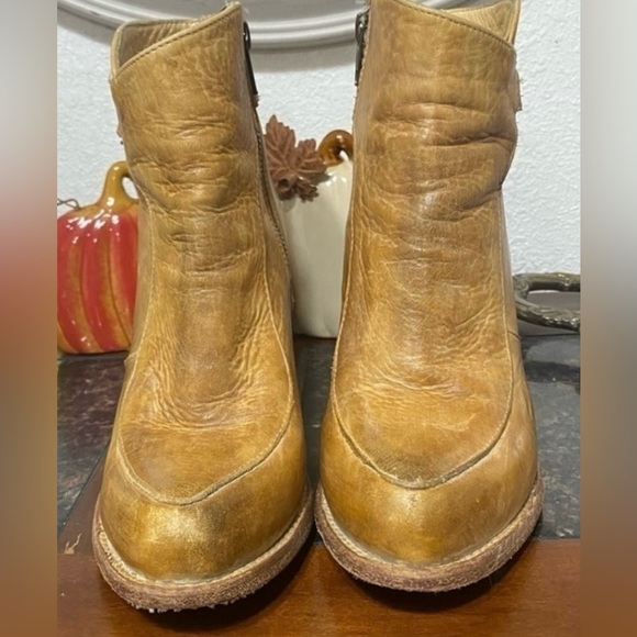 Bed|Stu | Isla Distressed Leather Short Ankle Booties - Picture 2 of 14